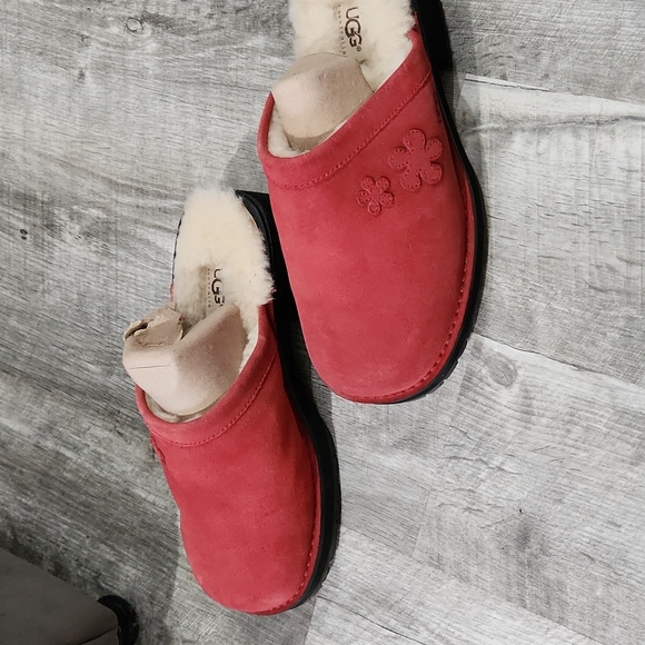 UGG Suede With Flower Applique Clogs Size 10 - Picture 5 of 7
